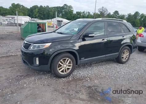 2015 Kia Sorento Lx z USA, uszkodzony, nr VIN 5XYKTCA6XFG561068